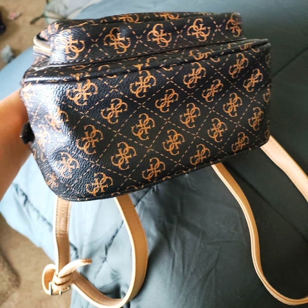 GUESS Rylan Backpack NWOT - Leather - Picture 4 of 6